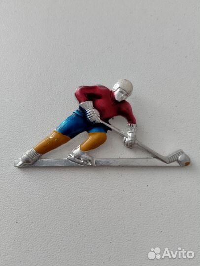 Значок хоккеист