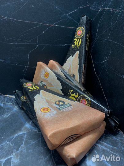 Сыр пармиджано пармезан