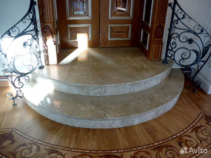 Лестница испанский мрамор