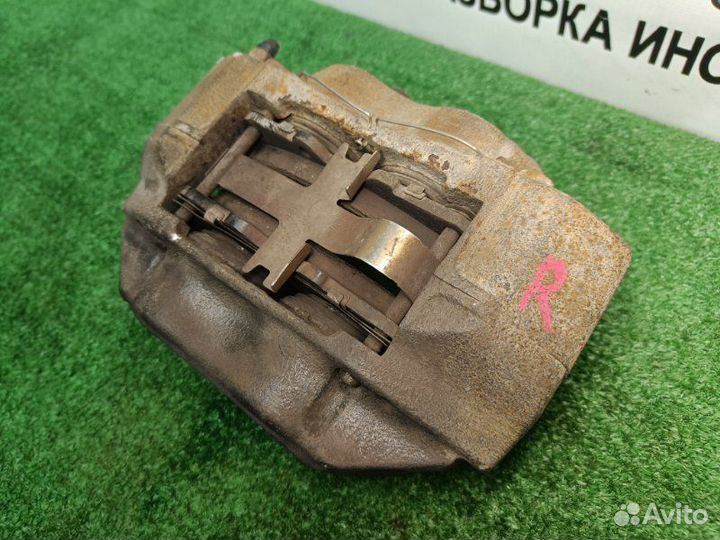 Суппорт тормозной передний правый Toyota Land