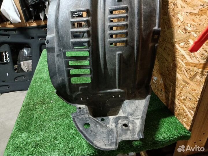 Защита арок (подкрылок) передняя правая Toyota