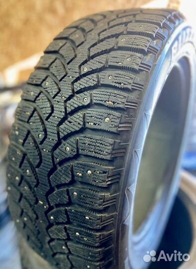 Bridgestone Blizzak Spike-01 235/55 R17