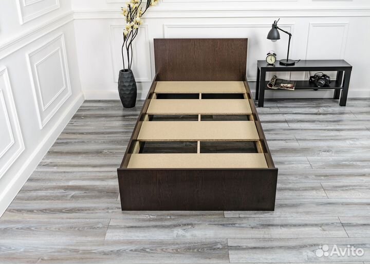 Кровать с матрасом