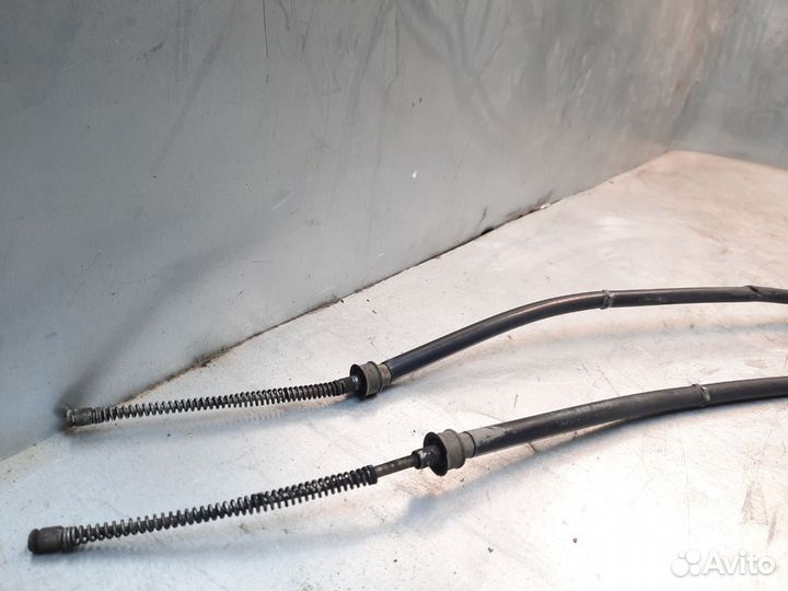 Skoda Rapid Трос ручника левый правый