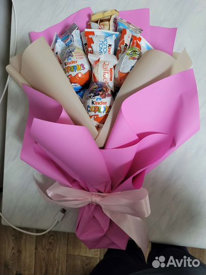 Сладкий букет из киндеров