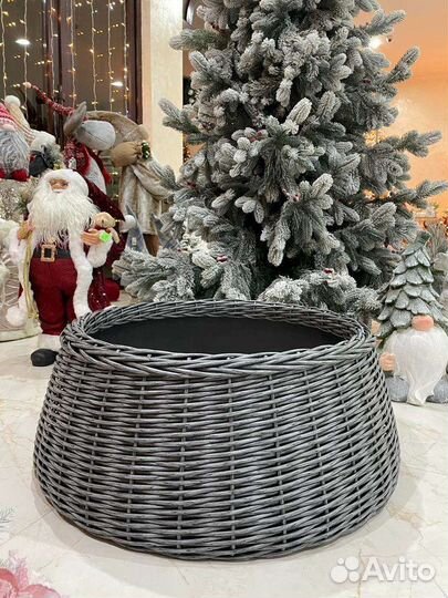 Подставка плетёная для ёлки