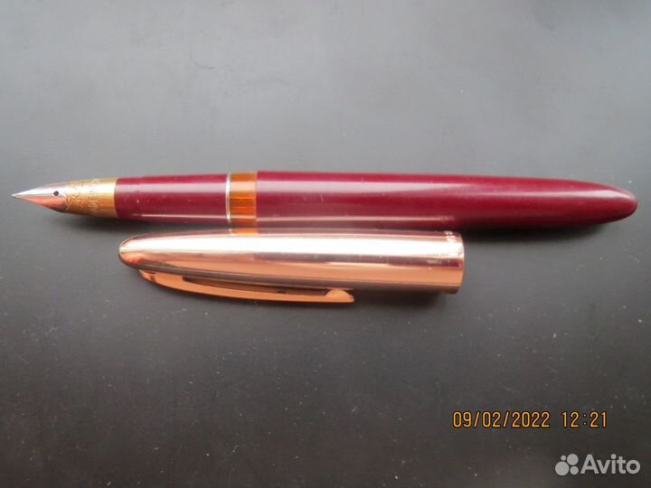 Чернильная ручка с золотым пером