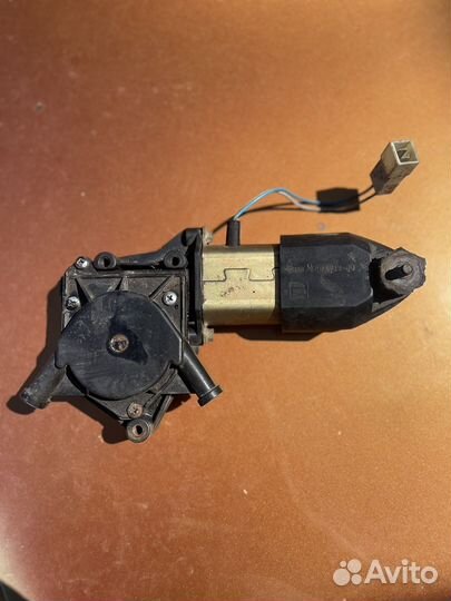 Мотор стеклоподъемника (стоял на Приоре)