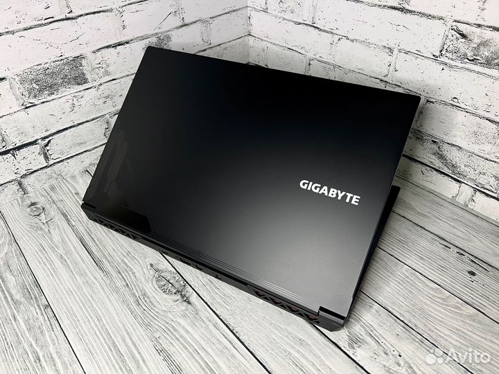 Игровой ноутбук на гарантии, новый RTX4050