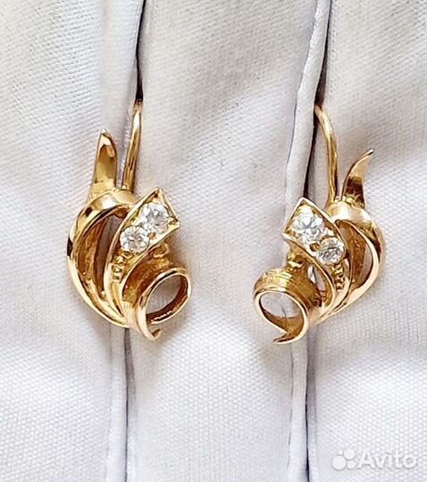 Золотые серьги с камнем