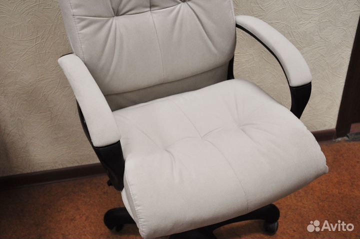 Офисное кресло 