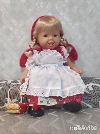 Кукла испанская Nines «Красная Шапочка»