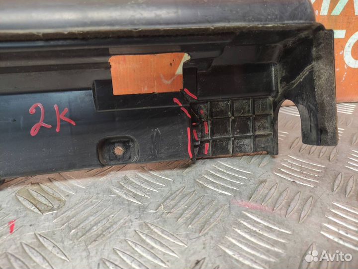 Дефлектор радиатора правый Hyundai Solaris 2