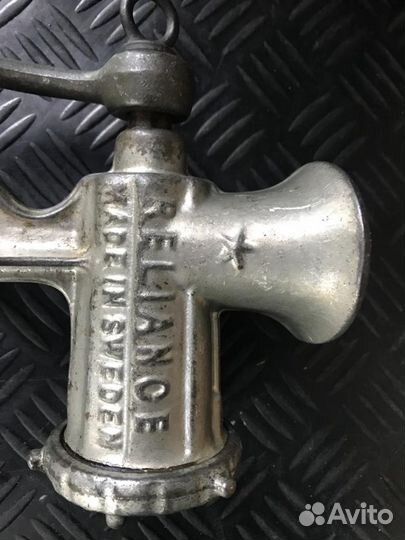 Чугунная ручная ретро мясорубка Husqvarna(Швеция)