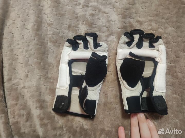 Боксерские перчатки