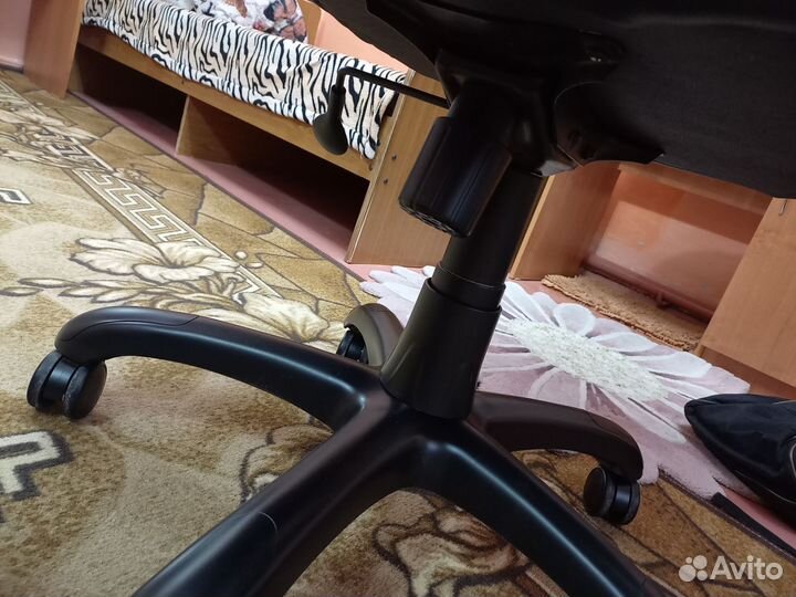 Офисное кресло