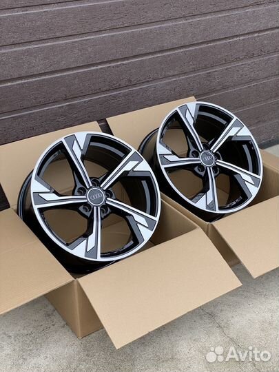 Диски R18 Audi RS4 5*112 Черный полированный