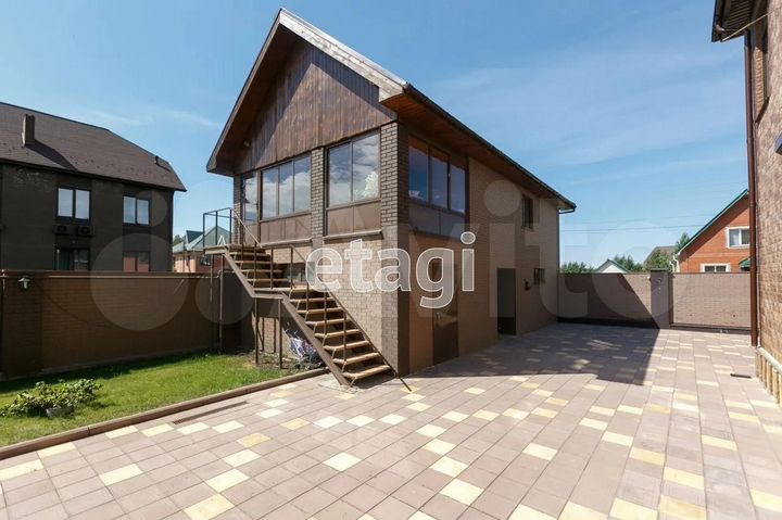 Коттедж 870 м² на участке 22 сот.