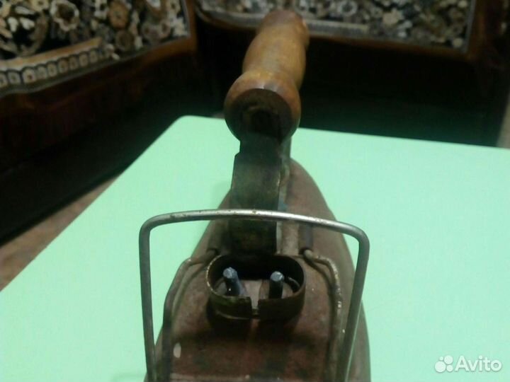 Старый утюг времён СССР