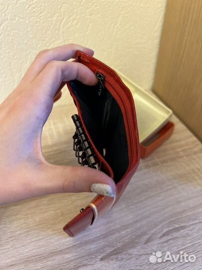 Красная кожаная карманная ключница