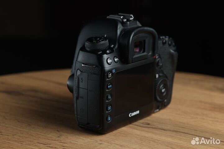 Canon EOS 5D Mark IV body