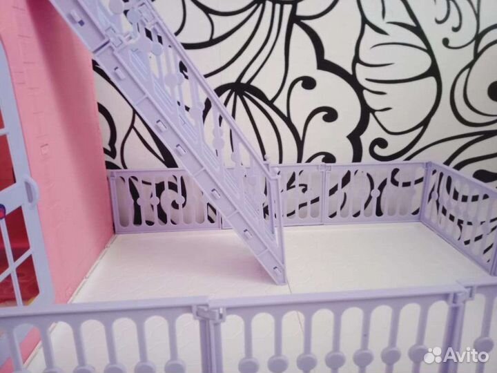 Кукольный домик с мебелью