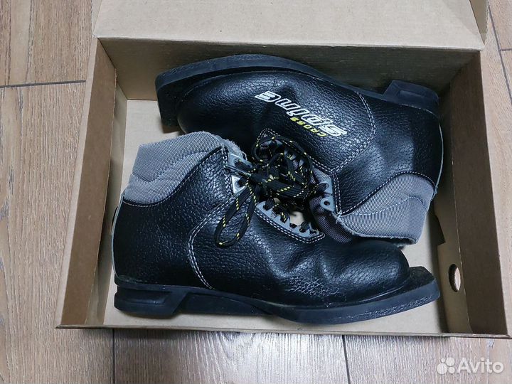 Лыжные ботинки