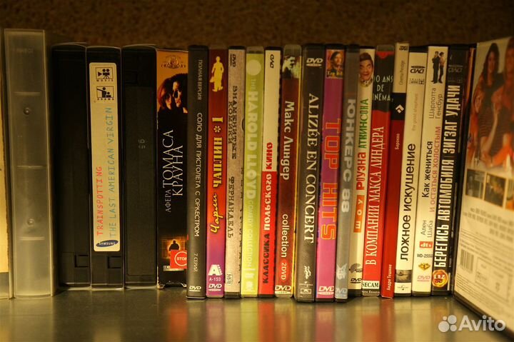 Видеокассеты VHS с фильмами и музыкой