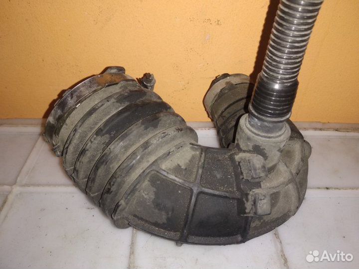 Патрубок воздушного фильтра Audi A6 C6 caha 2010