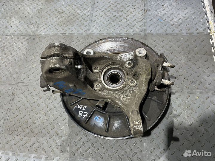 Кулак передний левый в сборе со ступицей