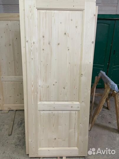 Деревянные двери из массива сосны