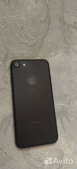 Телефон iPhone 7 32