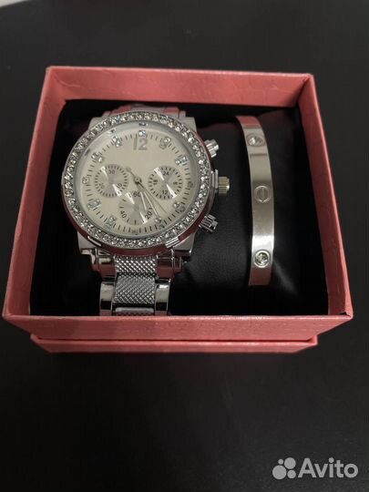 Часы наручные кварцевые с браслетом