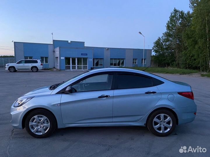 Hyundai Solaris 1.4 МТ, 2012, битый, 165 000 км