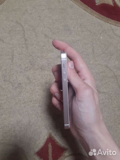 Телефон iPhone se