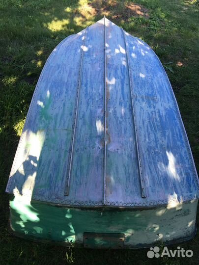 Лодка моторно-гребная