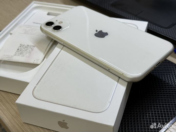 iPhone 11, 64 ГБ