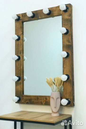 Гримерное зеркало с лампочками