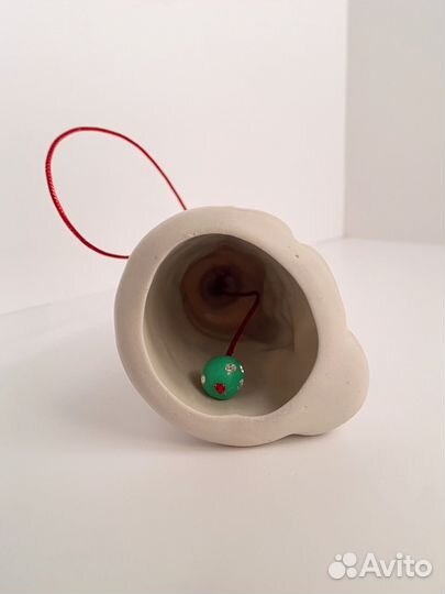 Фарфоровая игрушка на елку дед мороз колокольчик