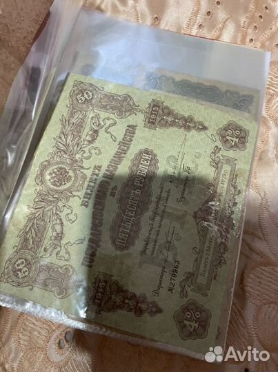 Коллекция купюр и монет