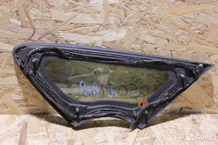 Стекло кузовное глухое переднее правое Kia Ceed 20