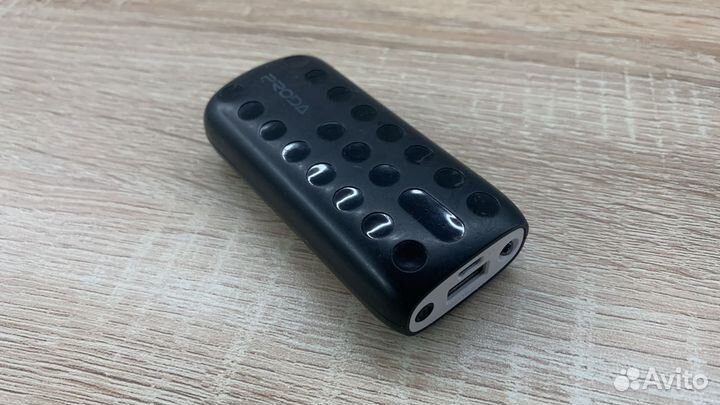 Proda Power Box MDO2. Повер банк