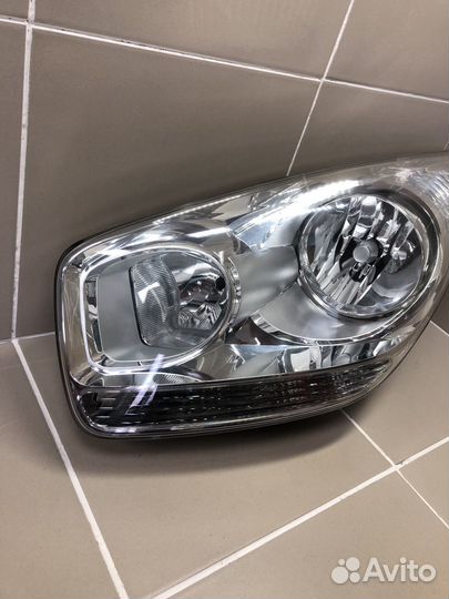 Фара левая оригинальная Kia Venga 2010-2018