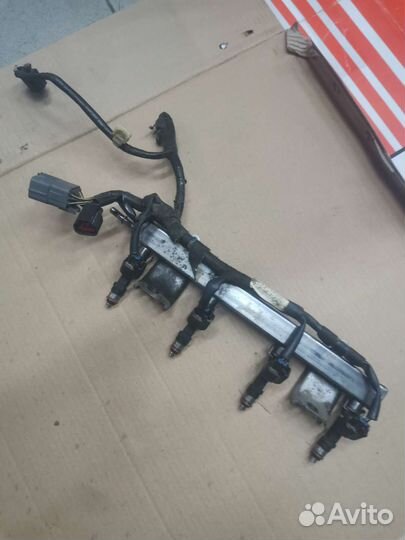 Рампа топливная с форсунками mazda 6gh