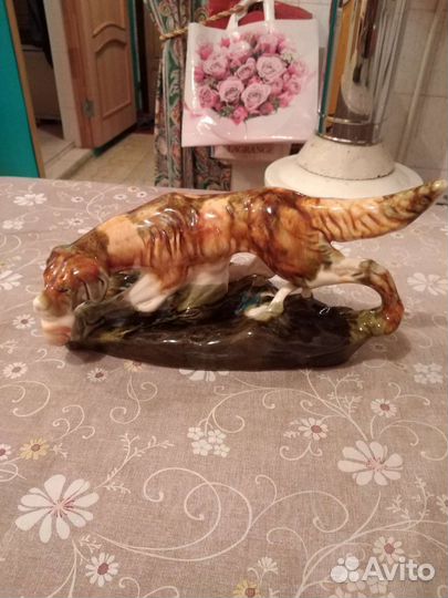 Собака с дичью статуэтка