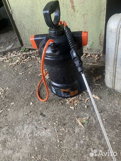 Опрыскиватель пневматический