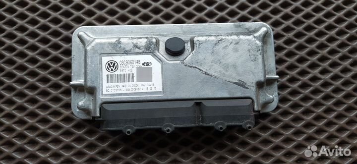 Блок управления Двигателем Volkswagen 03C906014B