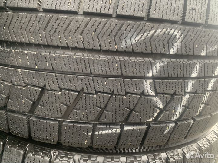 Bridgestone Blizzak VRX 235/45 R18