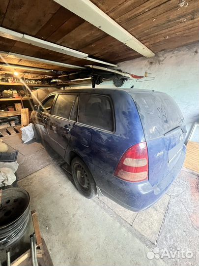 Toyota Corolla 1.6 МТ, 2003, битый, 200 000 км