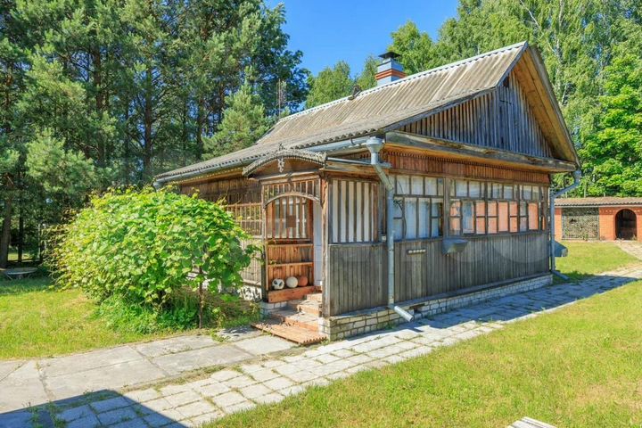 Дом 200 м² на участке 42 сот.